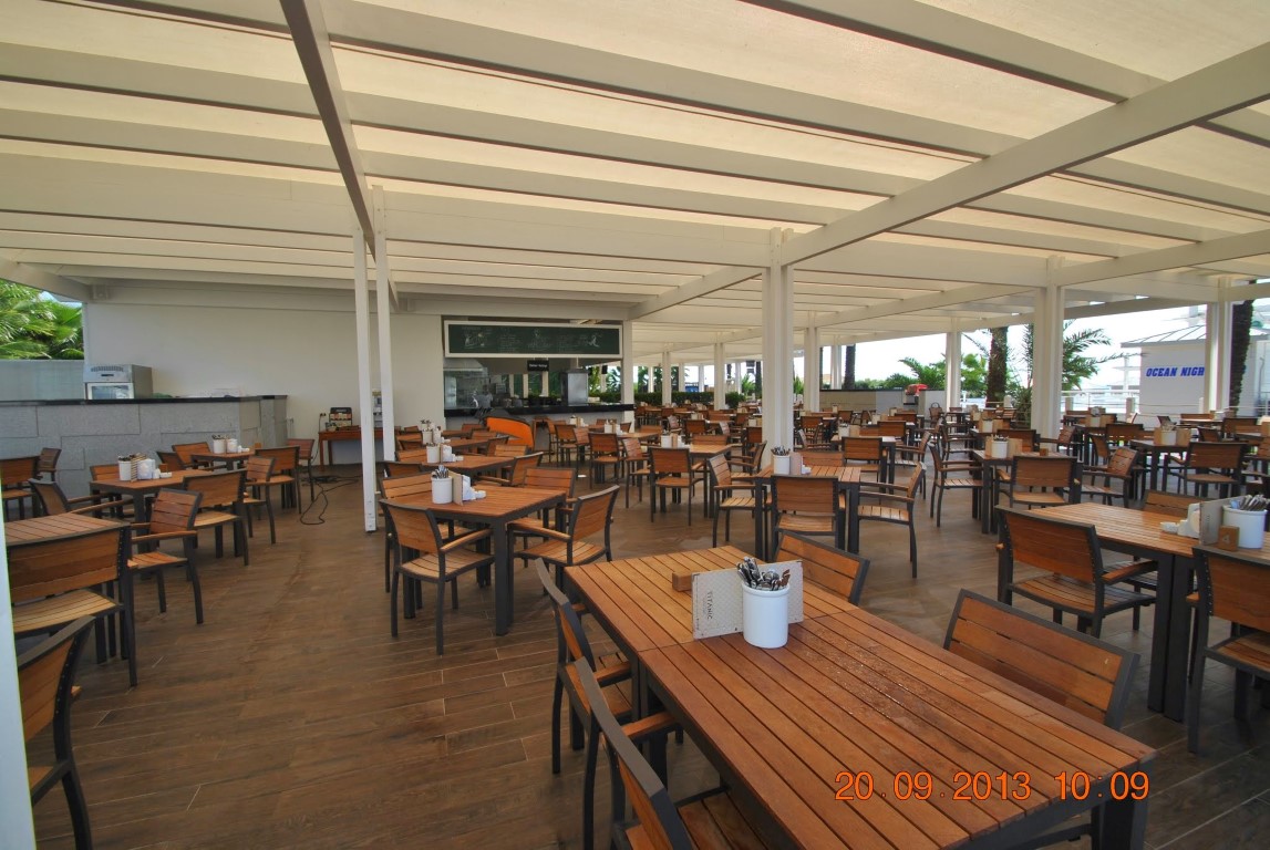 imagini hotel TITANIC LARA